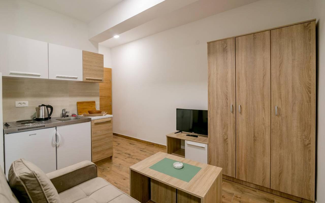 Apartmani Luka Meljine Exteriör bild